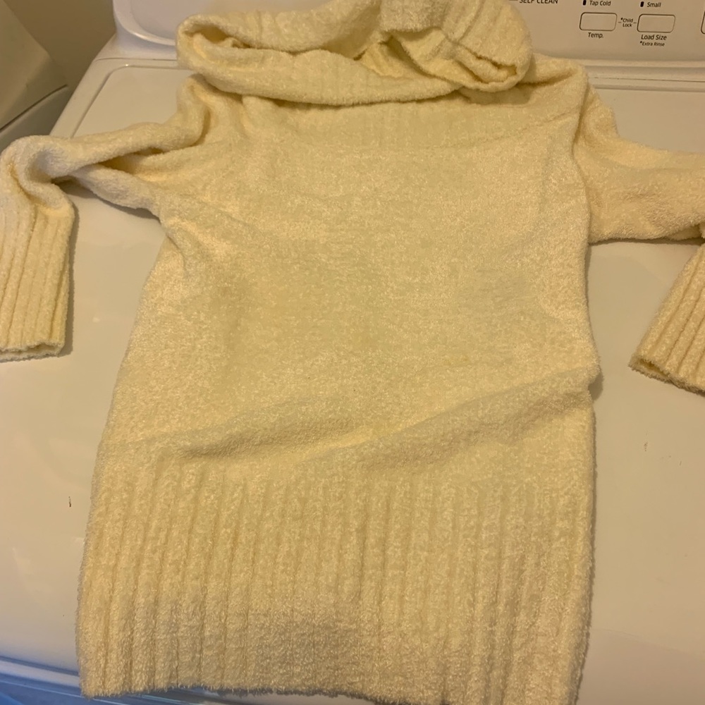 Goose neck sweater-